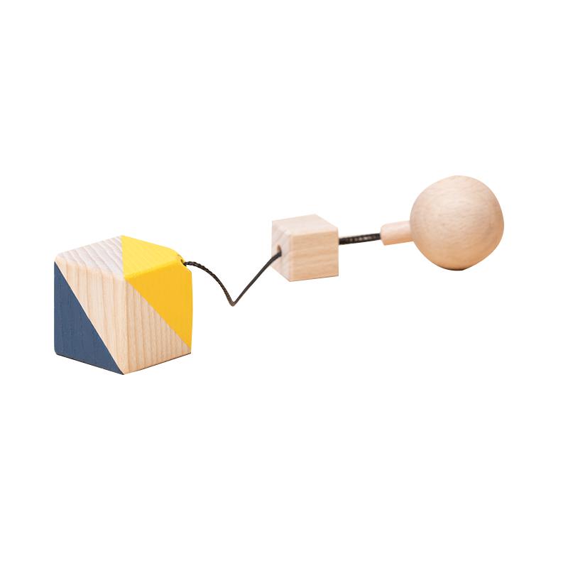Jucarie din lemn corp geometric cub, colorat, pentru carusel / centru de activitati, Mobbli