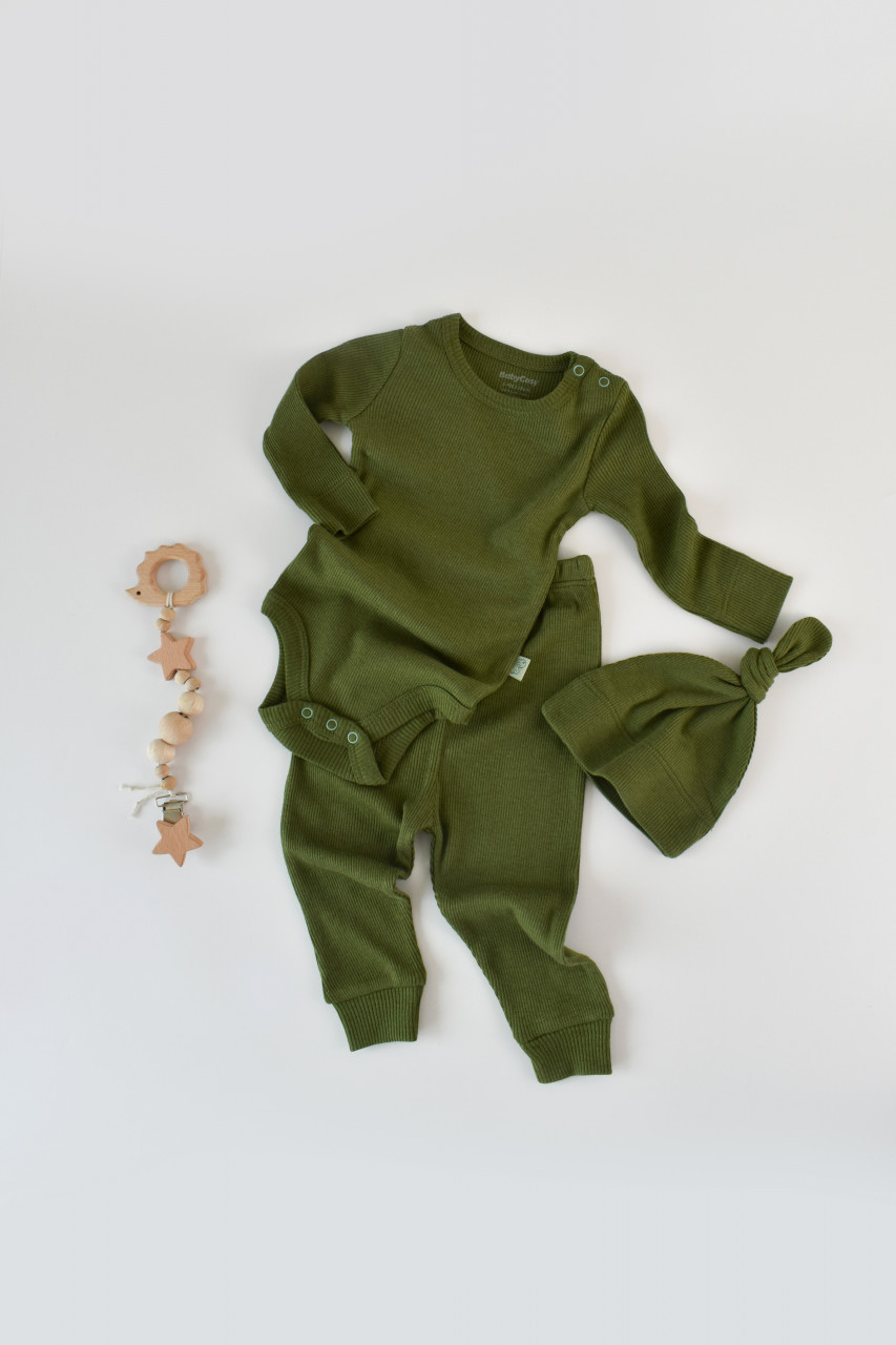 Set 3 piese: body cu maneca lunga, panataloni lungi si caciulita din bumbac organic si modal - verde, baby cosy (marime: 3-6 luni)