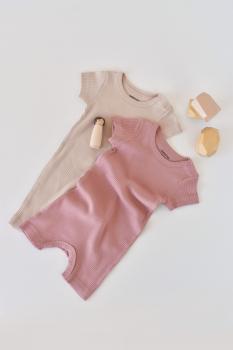 Set de 2 salopetele cu maneca scurta din bumbac organic si modal - roz/ blush (marime: 6-9 luni)